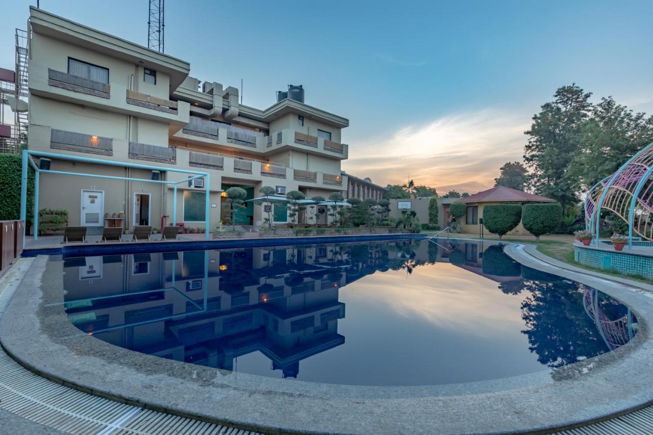 Downtown Resorts Nh8 Dhāruhera 外观 照片